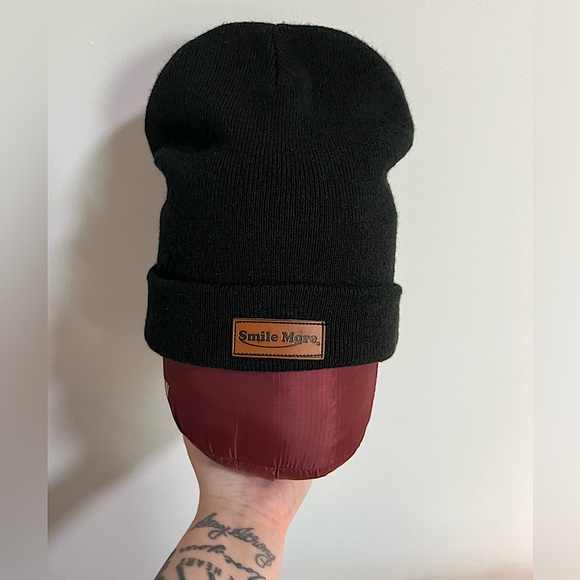 SMILE MORE UNISEX BEANIE - ROMAN ATWOOD VLOGS ON YOUTUBE - Picture 1 of 1